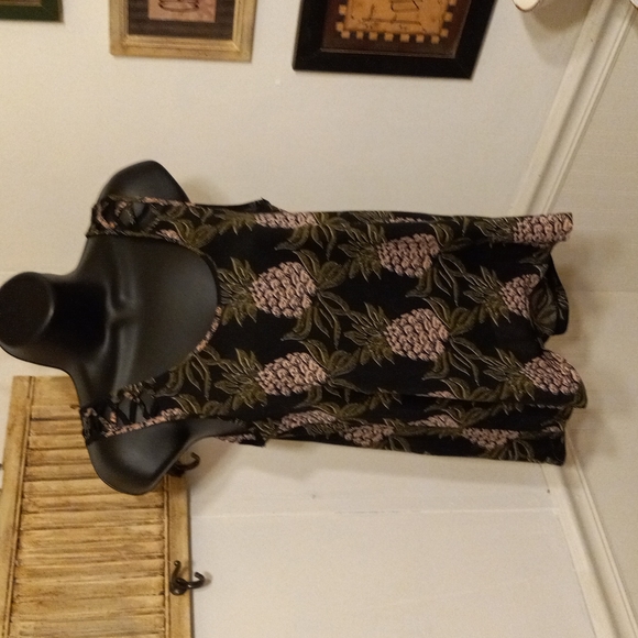 H&M Tops - 💎4 for $15💎2 oz (1) H & M braided  black tank top